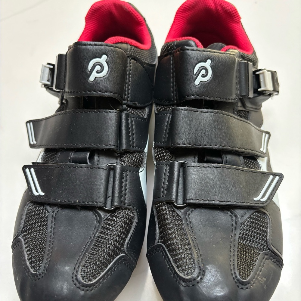 Peloton Size 39 Cycling Shoes With Cleats